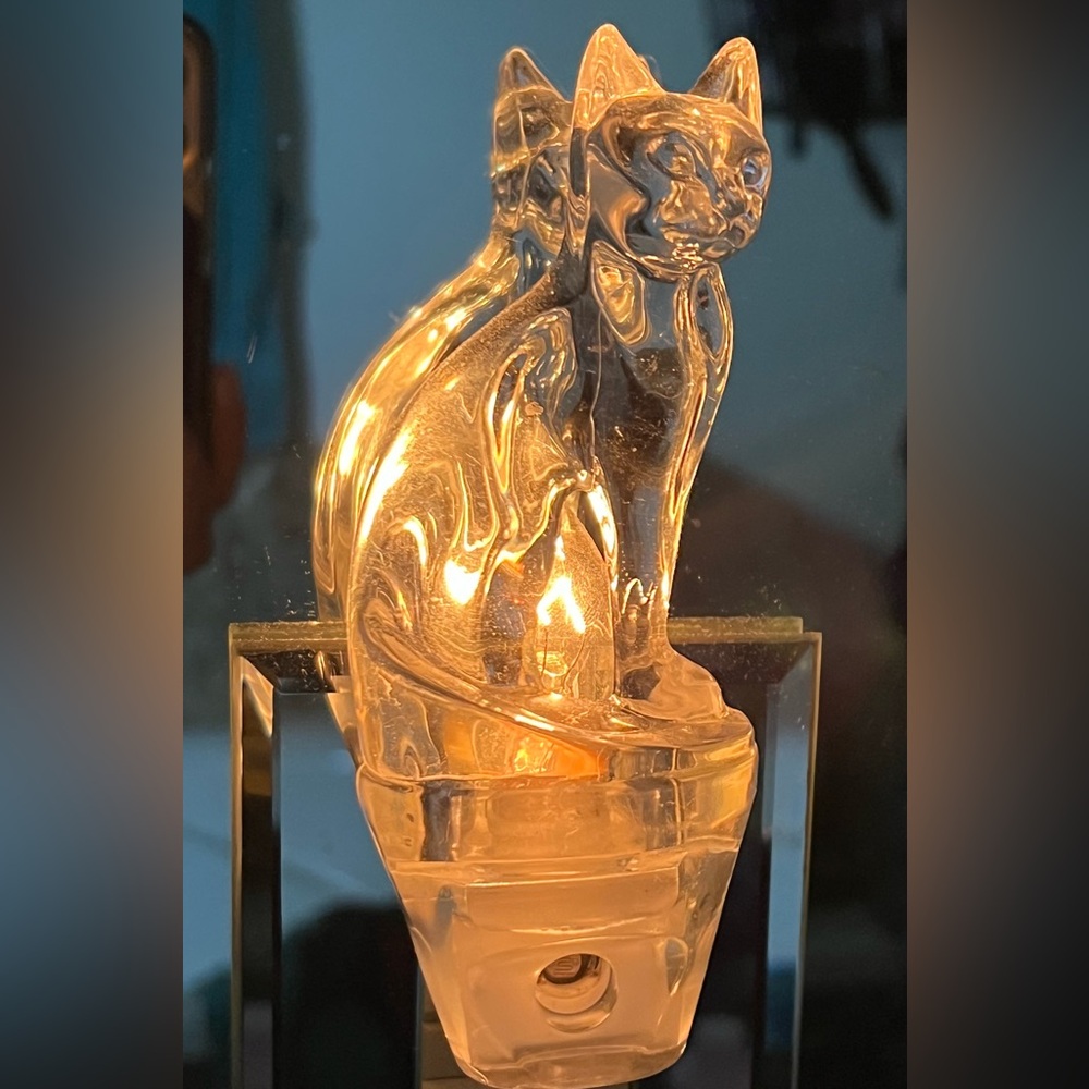 Vintage acrylic clear cat night light - Picture 5 of 5